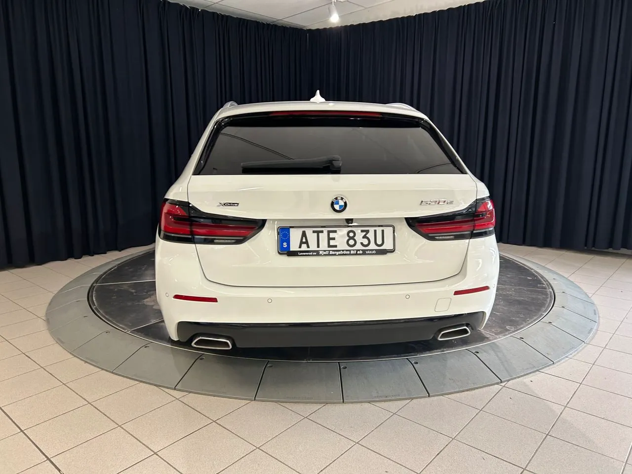 Vehicle image 6