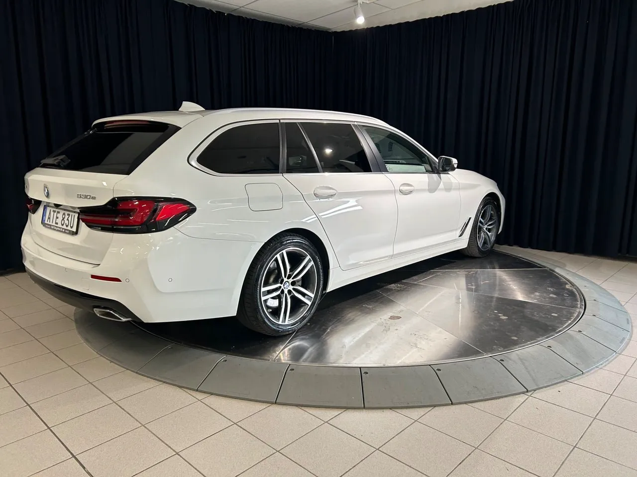 Vehicle image 8