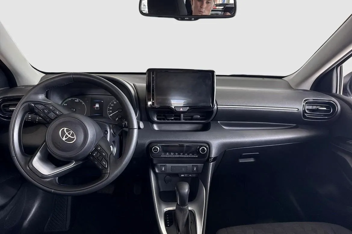 Vehicle image 9
