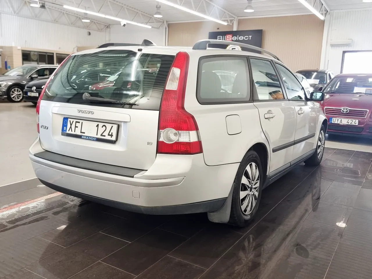 Vehicle image 12