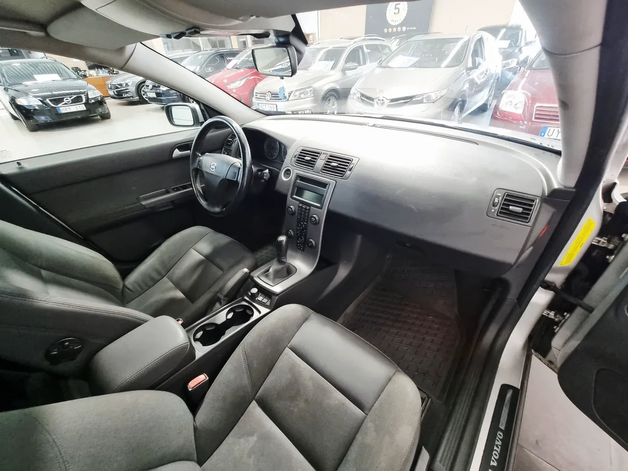 Vehicle image 15
