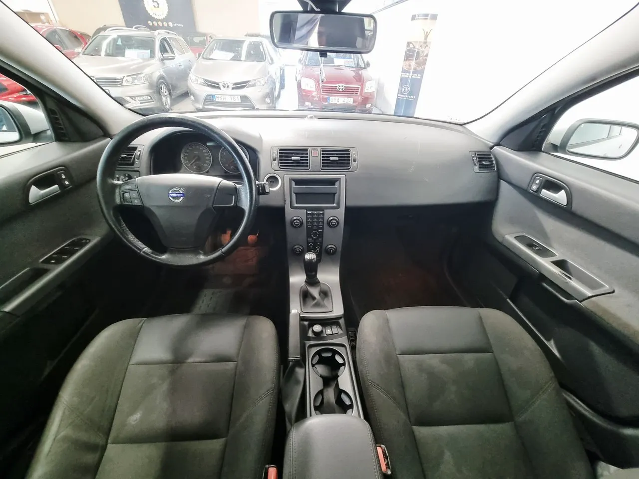 Vehicle image 10