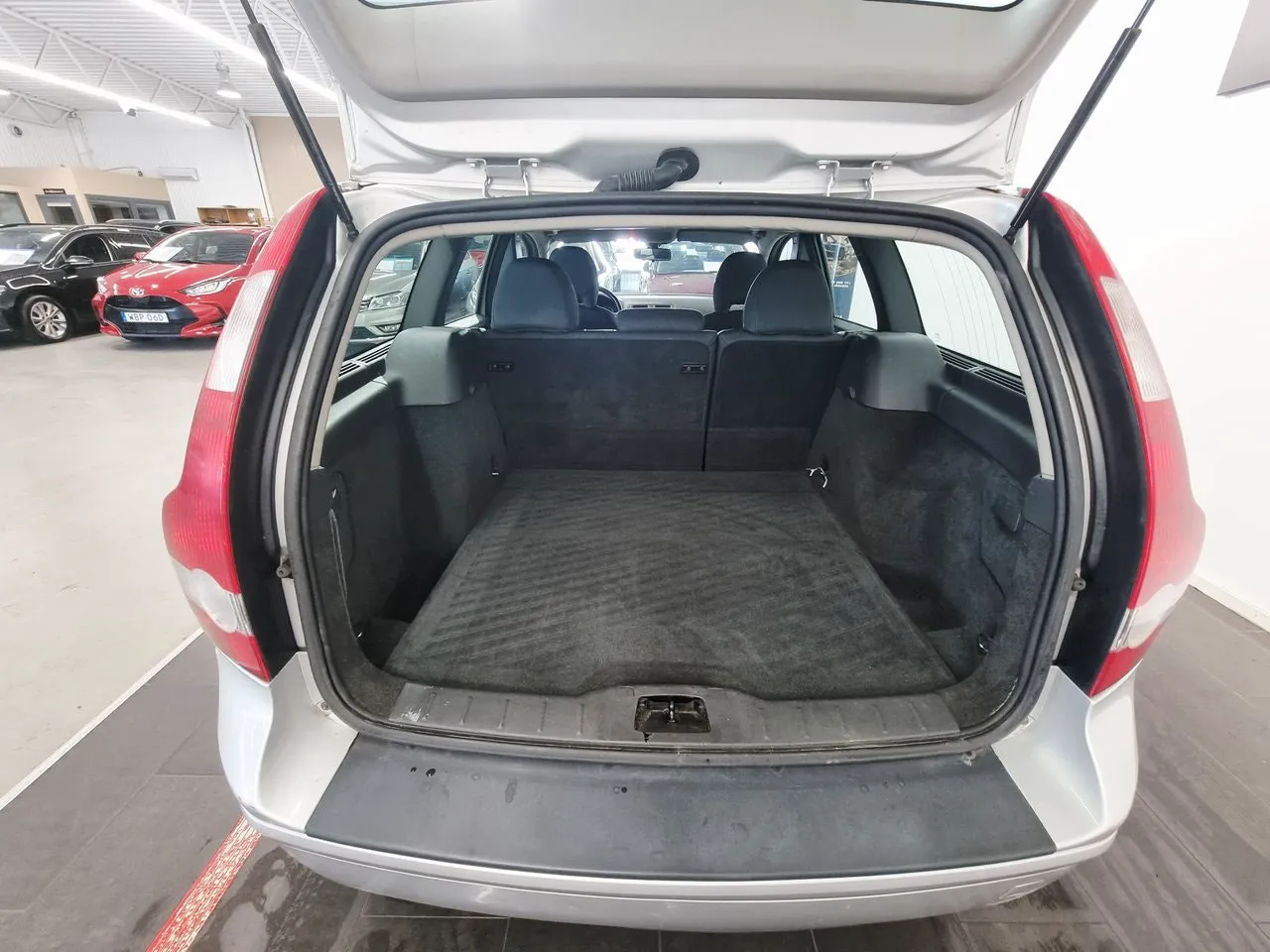 Vehicle image 18