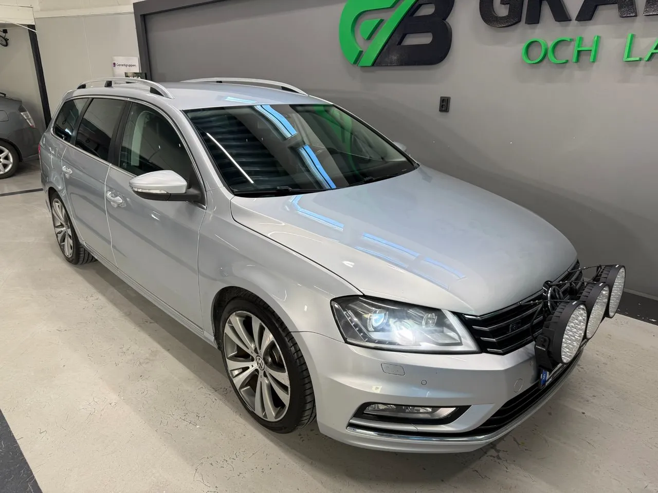 Vehicle image 6