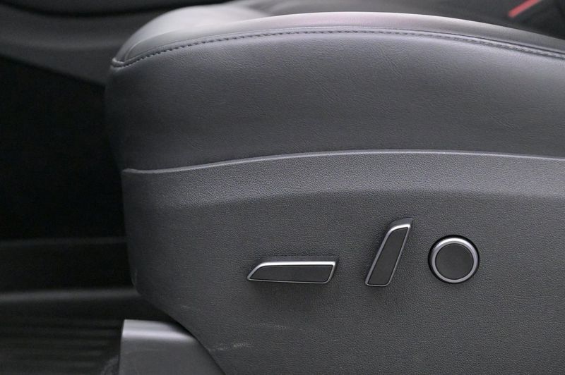 Tesla Model Y bild 11