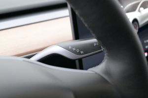 Tesla Model Y bild 8