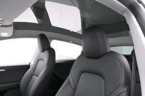Tesla Model Y bild 25