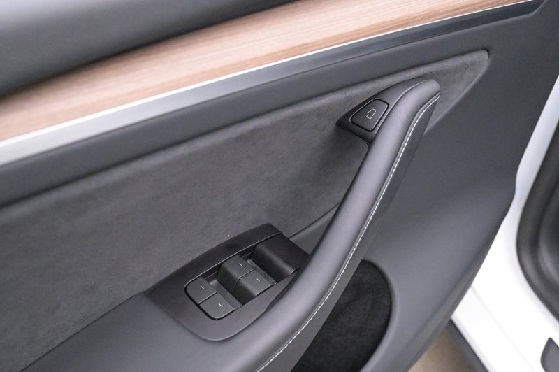 Tesla Model Y bild 10
