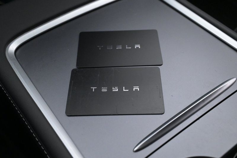 Tesla Model Y bild 24