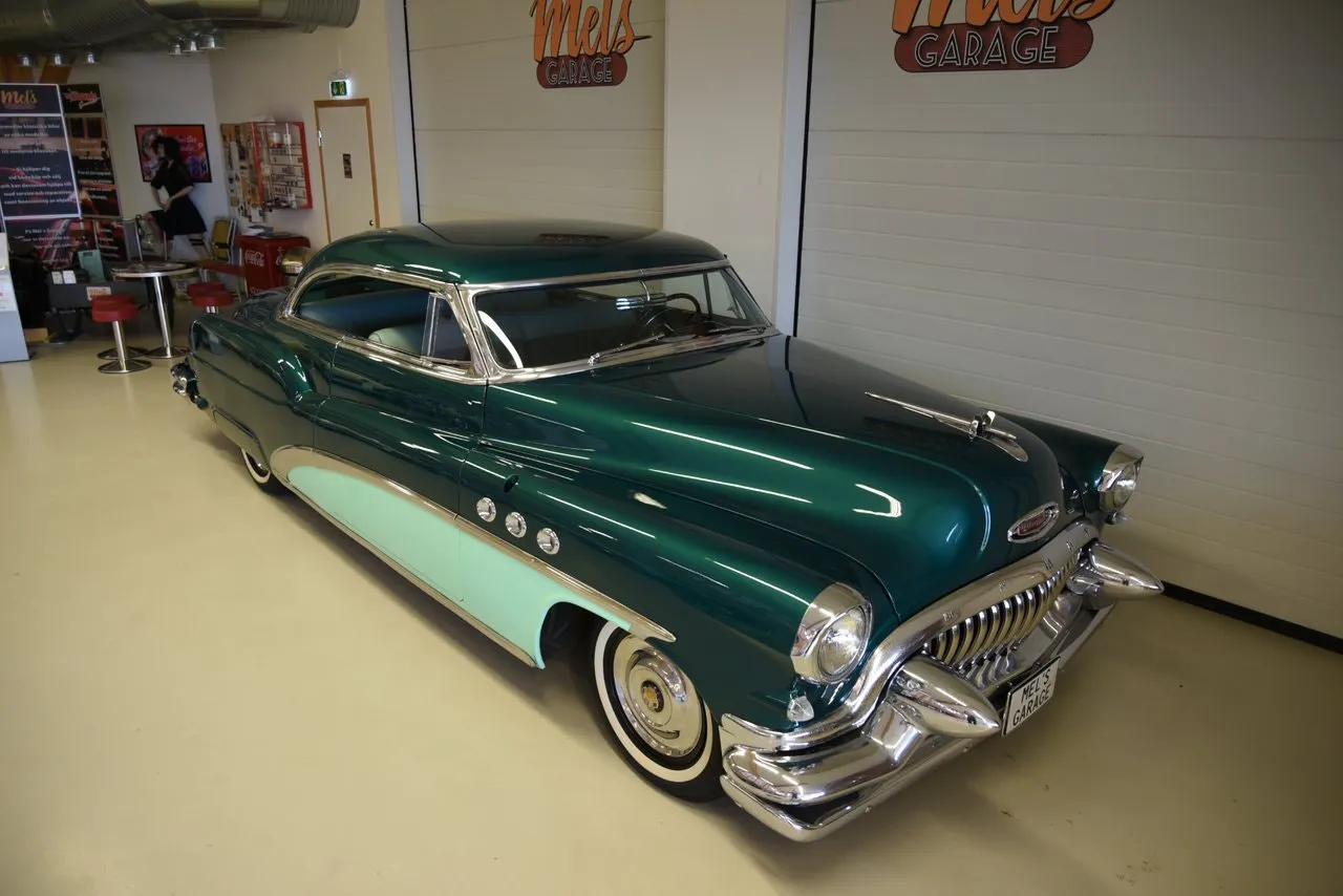 Vehicle image 30