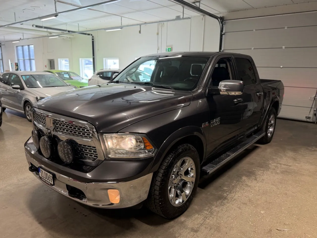 Vehicle image 5