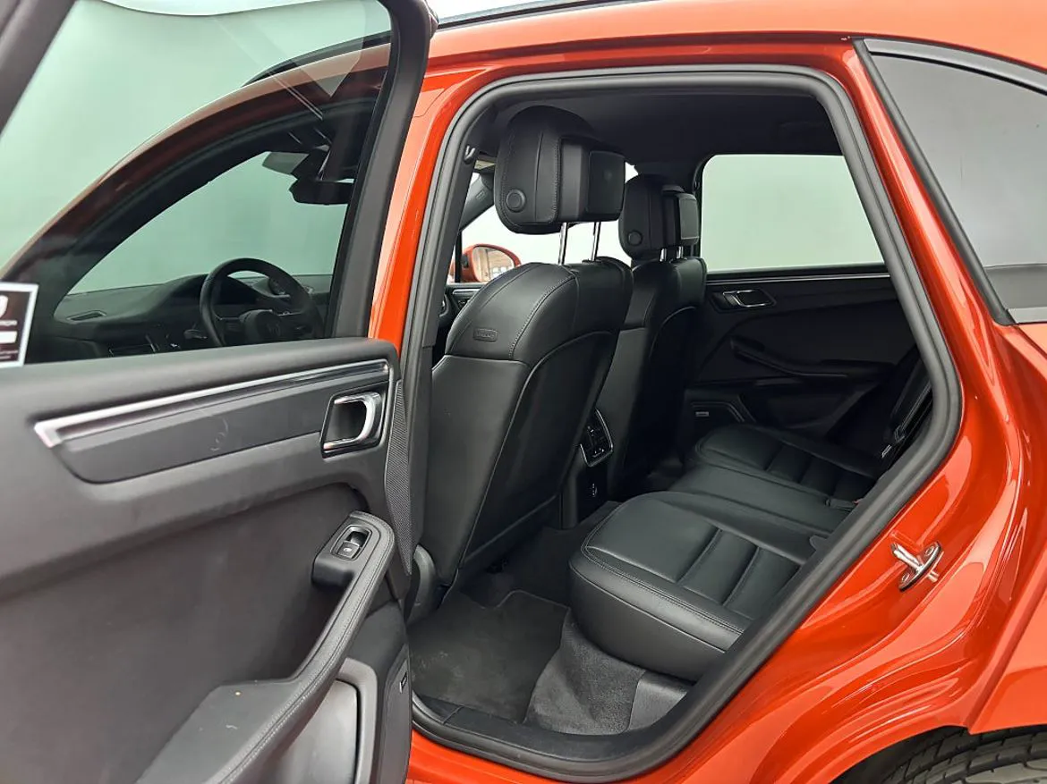 Vehicle image 14