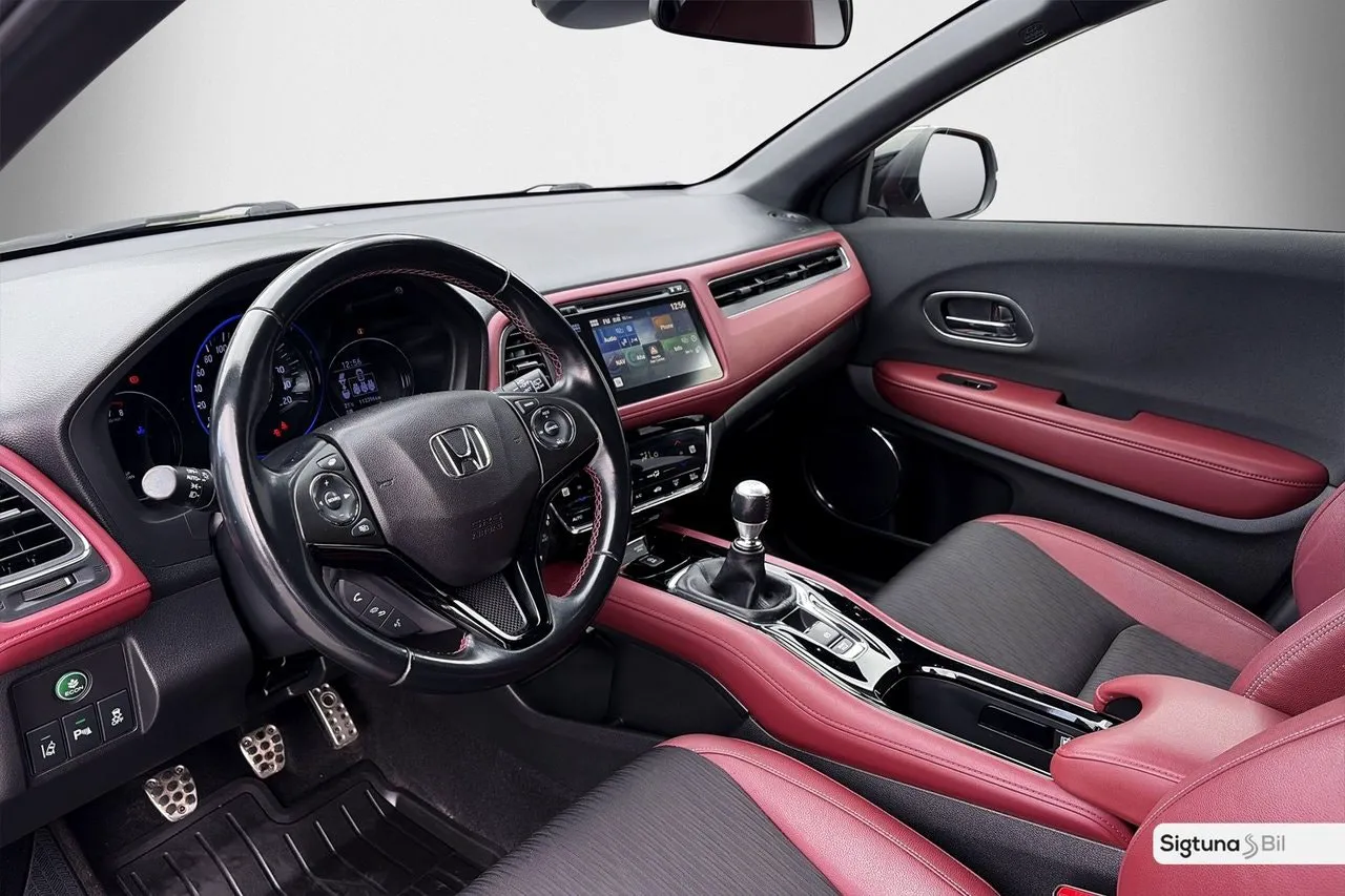 Vehicle image 9