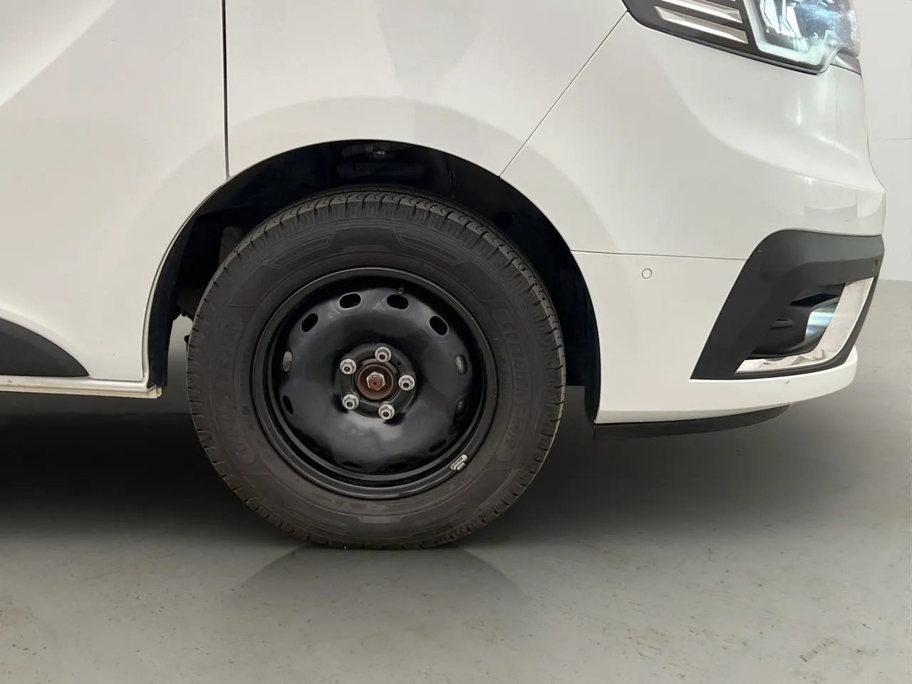 Vehicle image 33