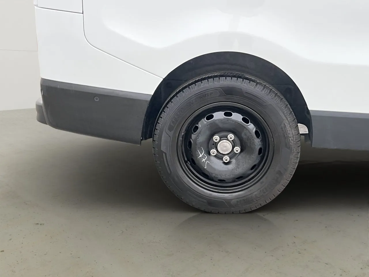 Vehicle image 32