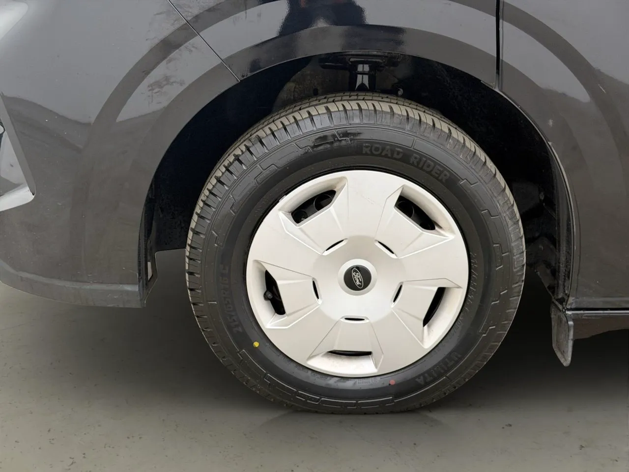 Vehicle image 32