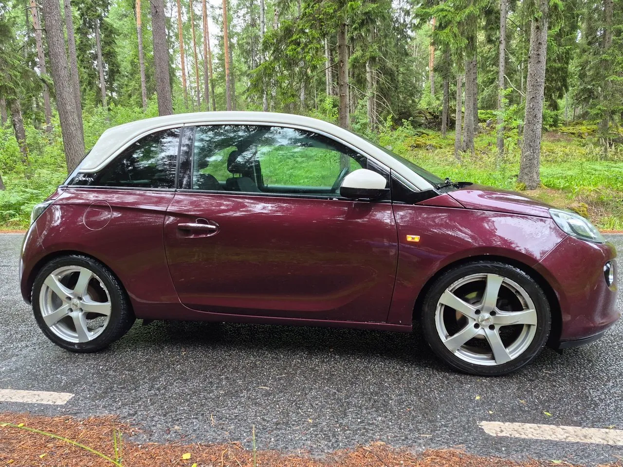 Vehicle image 3