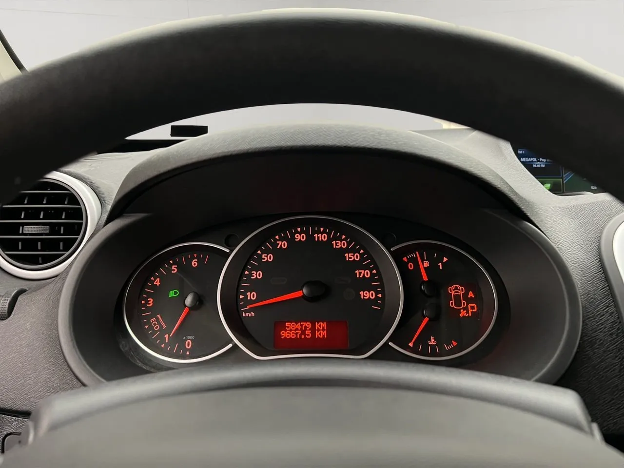 Vehicle image 16