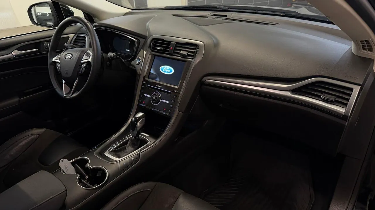 Vehicle image 14
