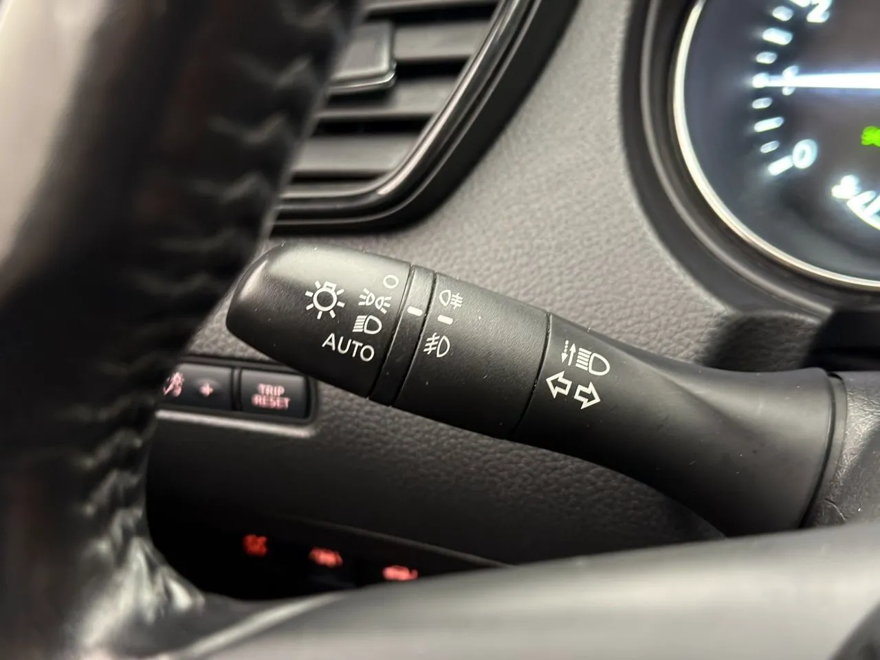 Vehicle image 28