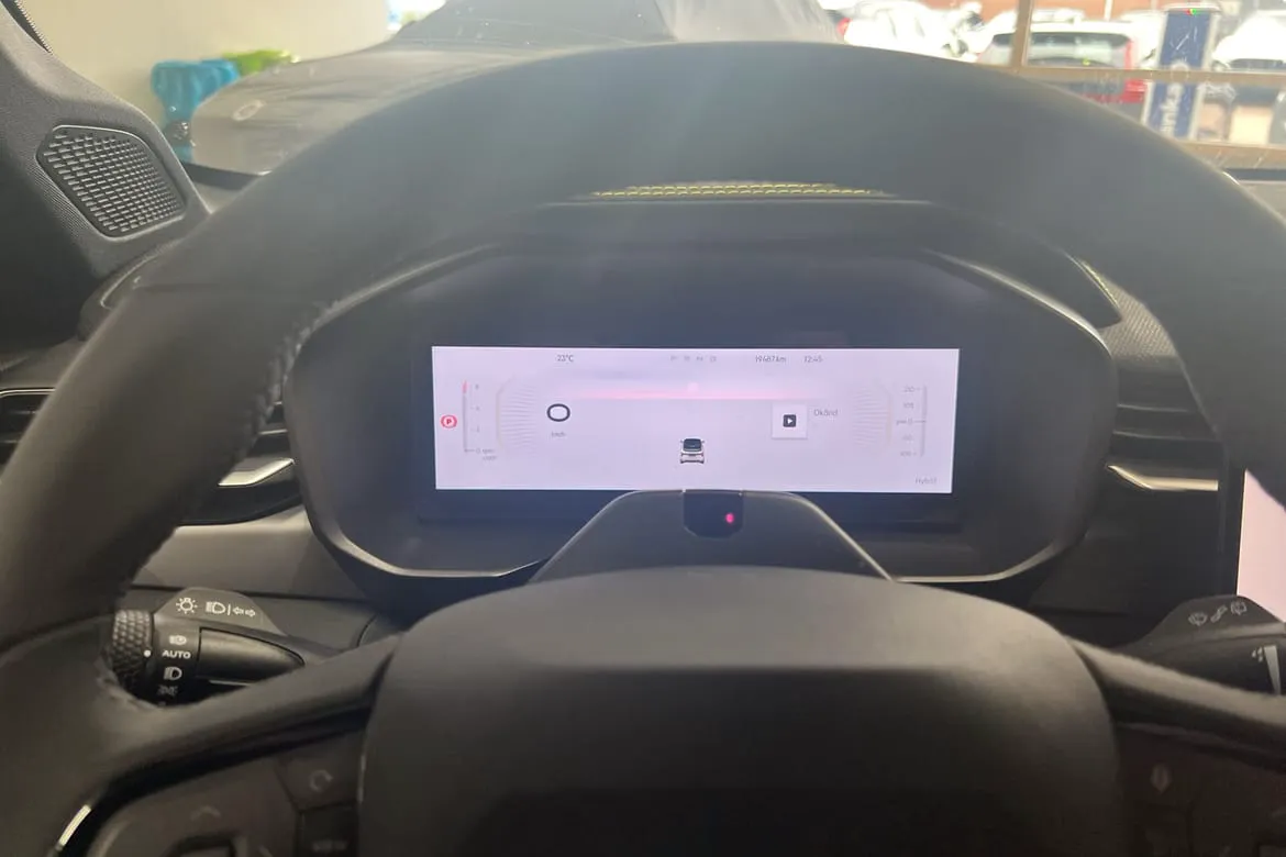 Vehicle image 16