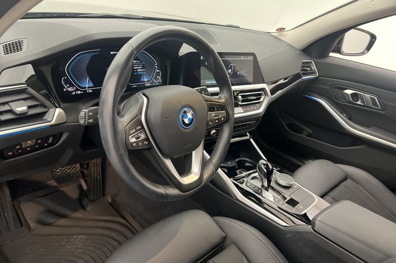 BMW 330 bild 8