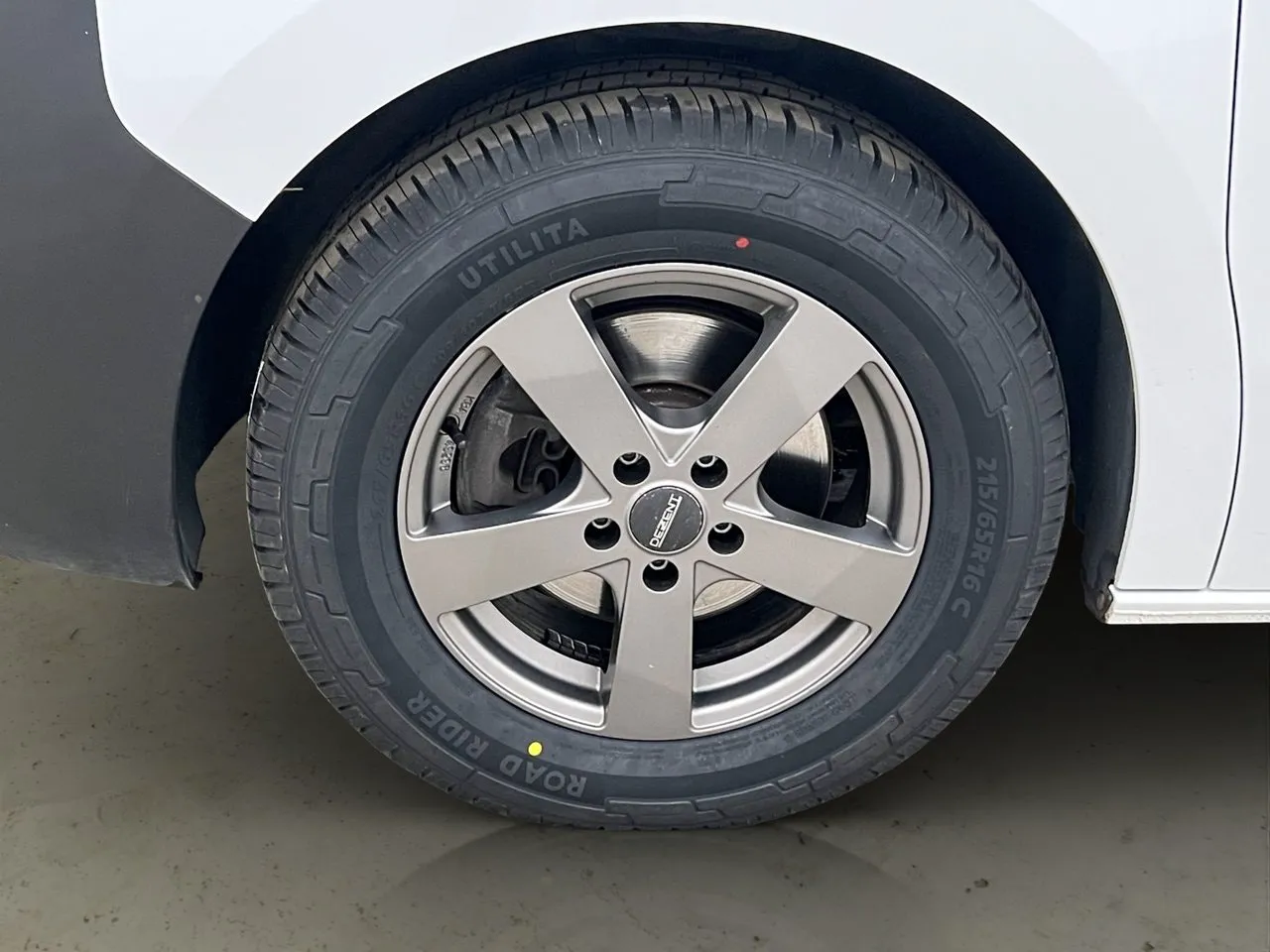 Vehicle image 21