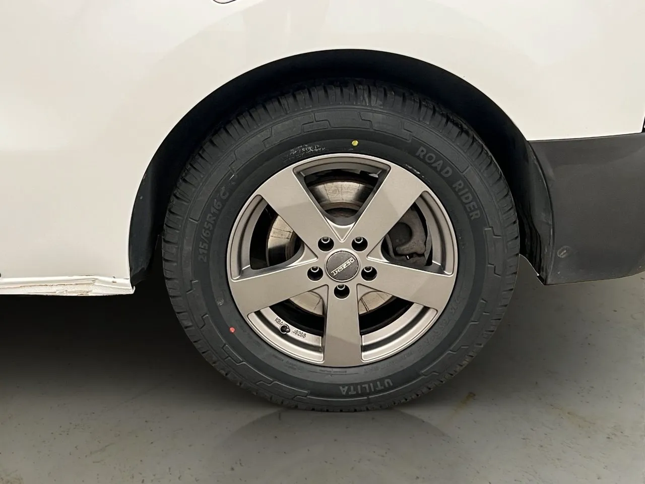Vehicle image 22