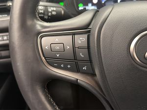 Lexus UX bild 12