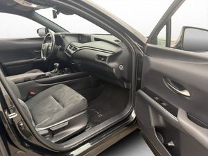 Lexus UX bild 23