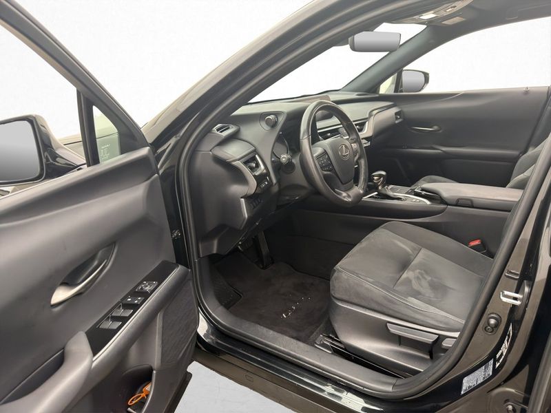Lexus UX bild 9