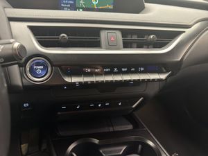 Lexus UX bild 17