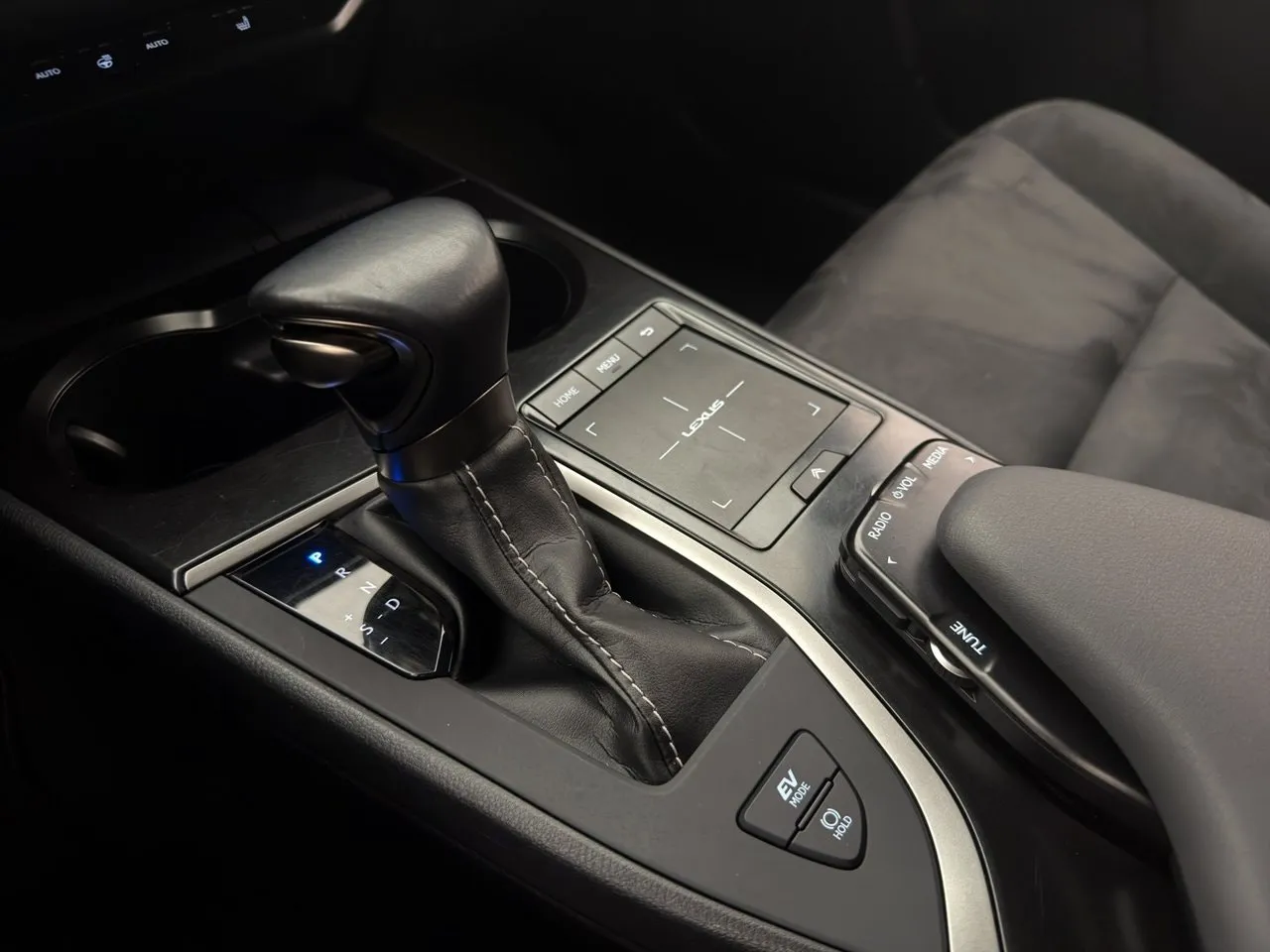 Vehicle image 18