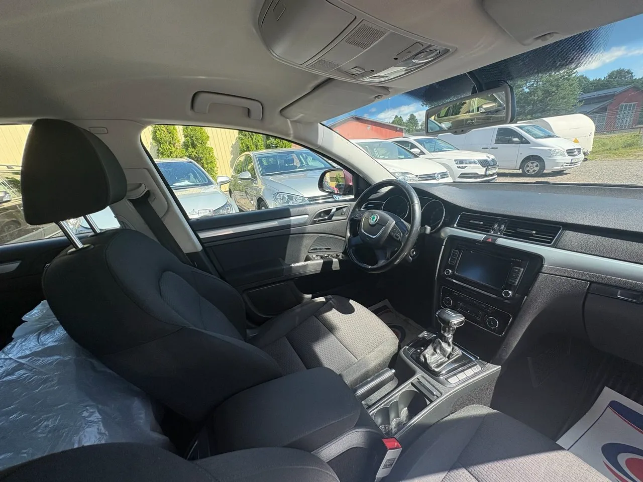 Vehicle image 7