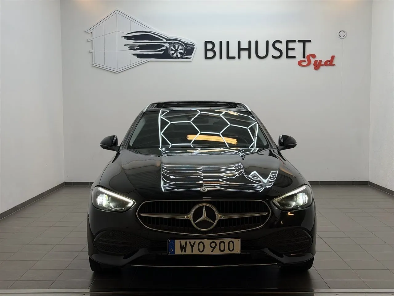 Vehicle image 15