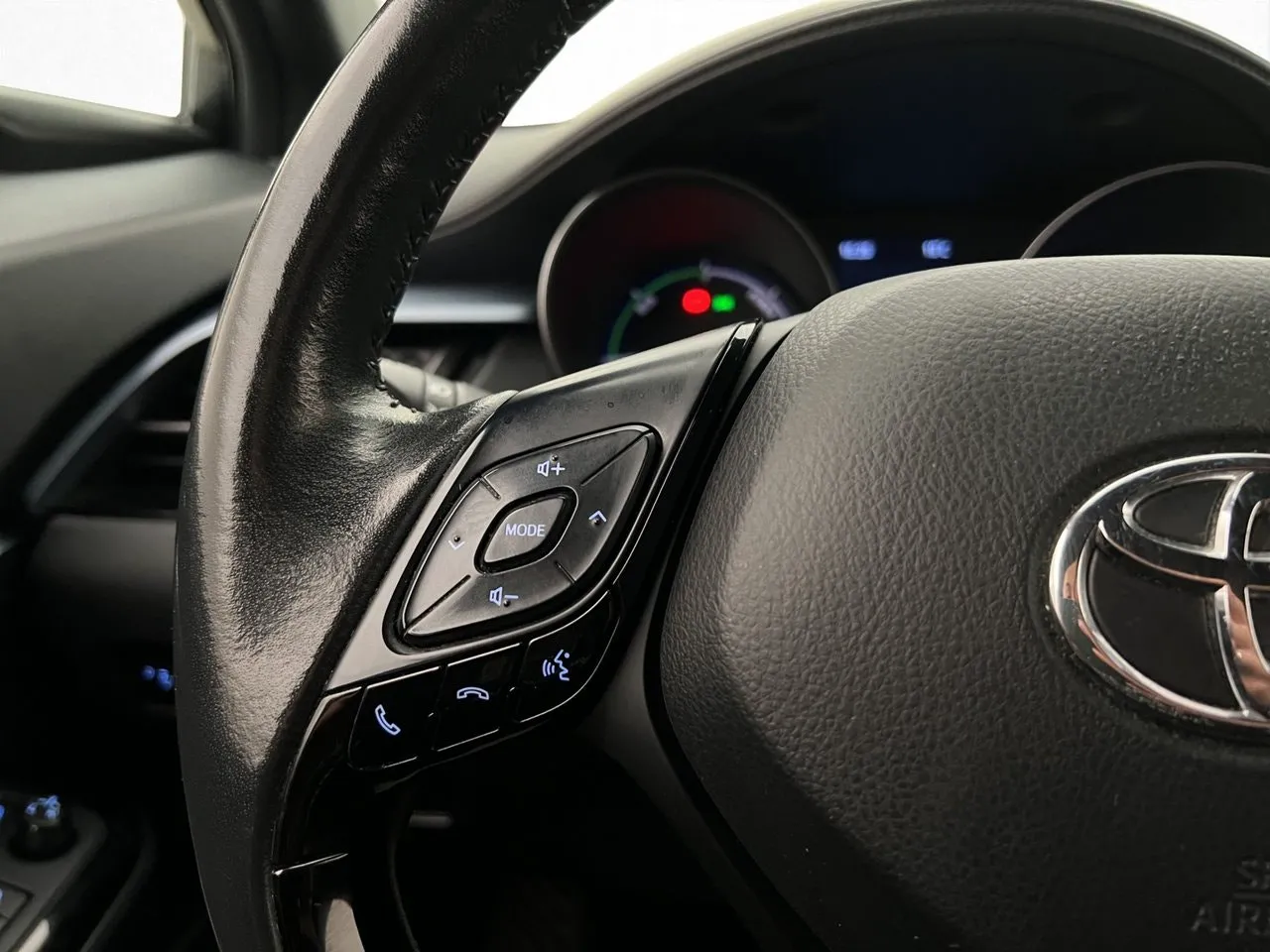 Vehicle image 16