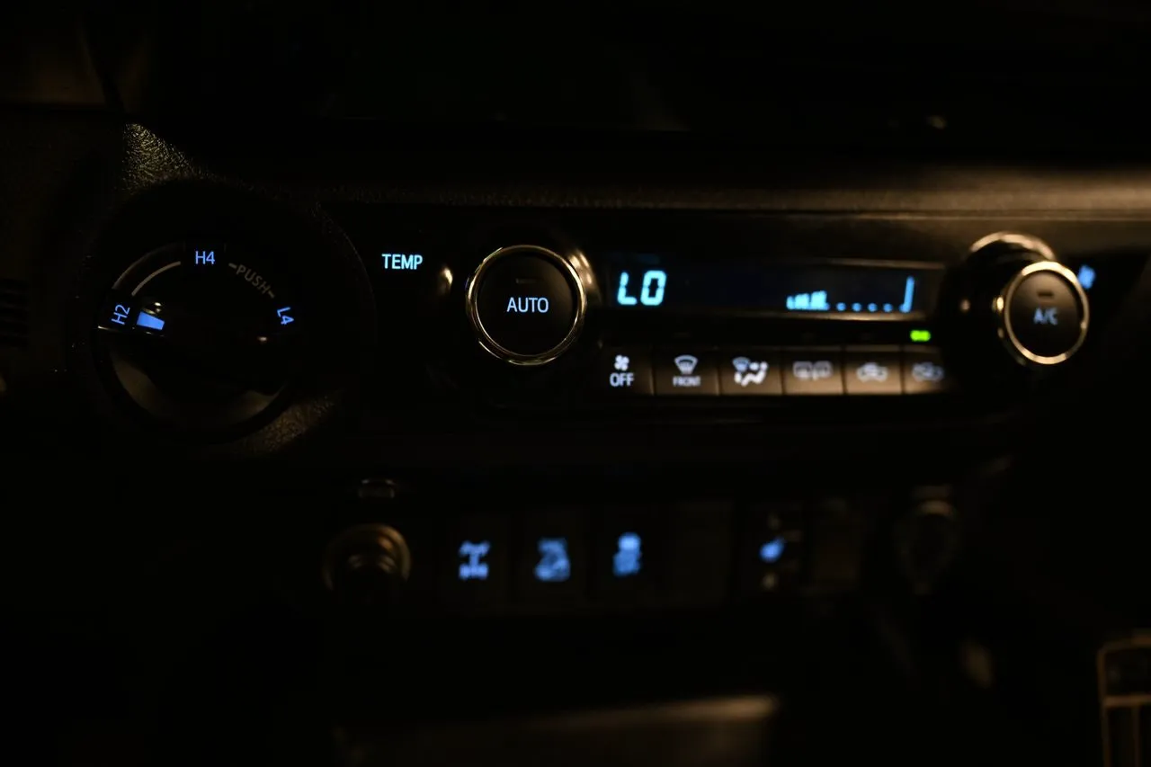 Vehicle image 26
