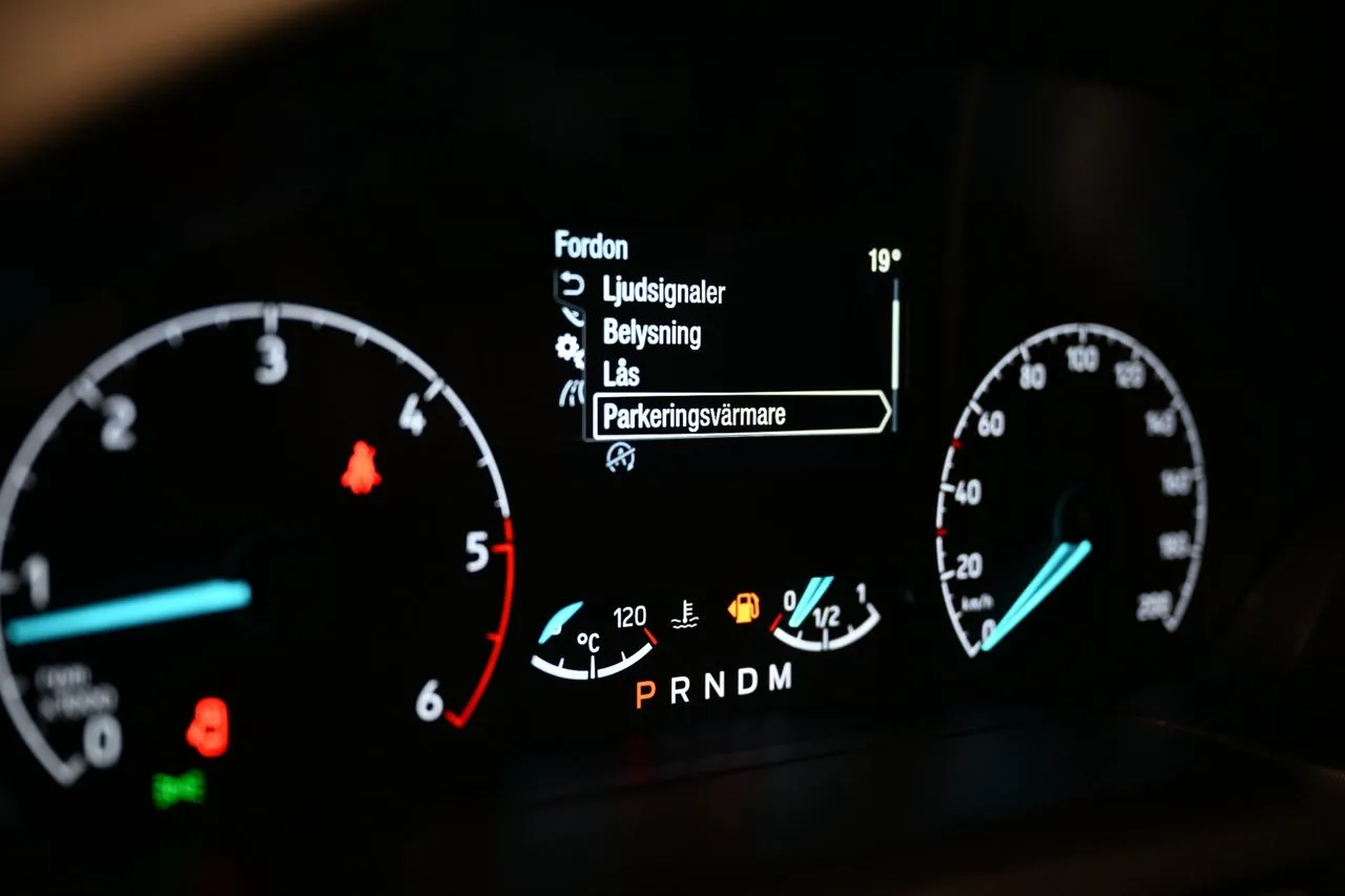 Vehicle image 25