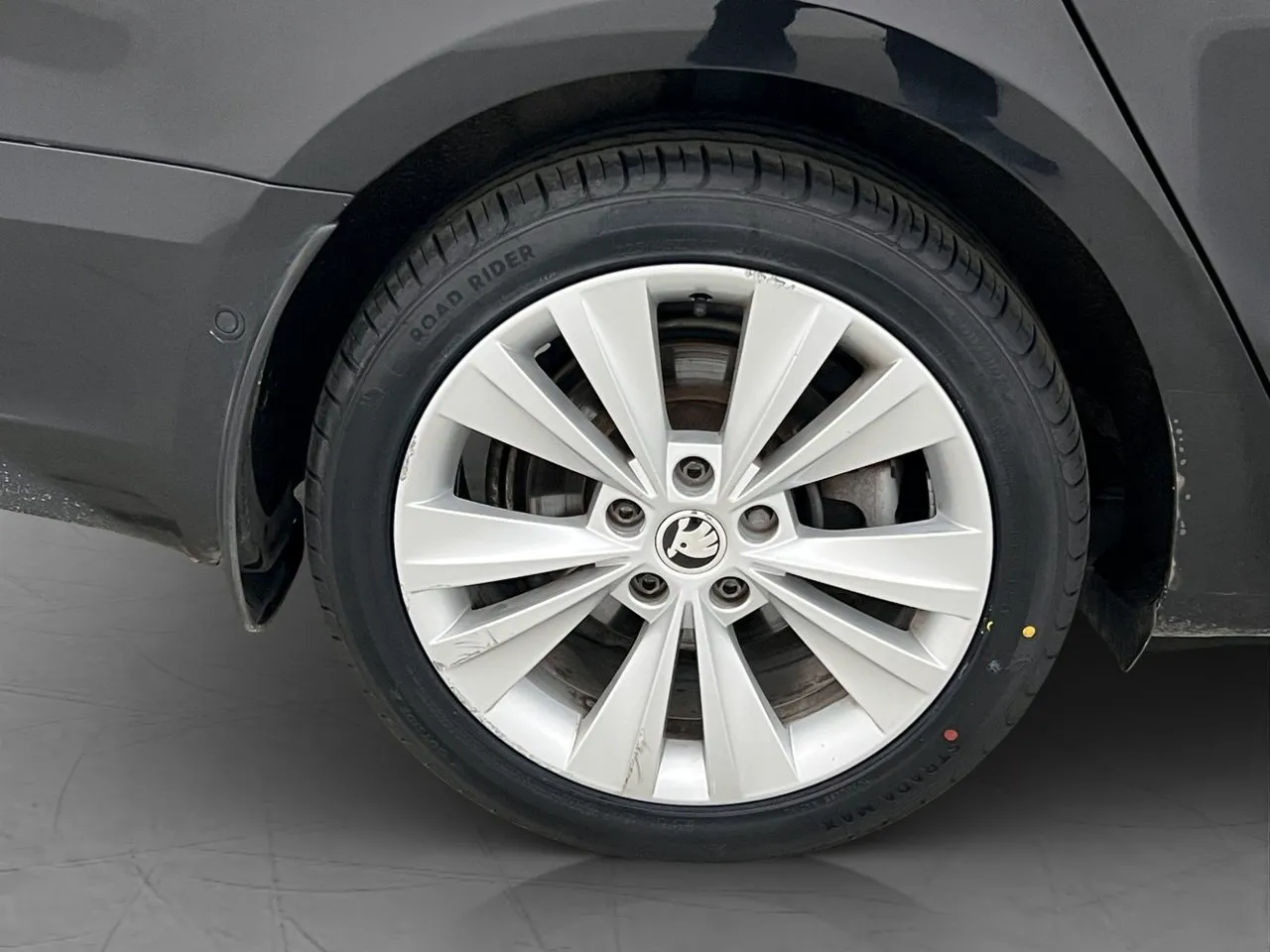 Vehicle image 30
