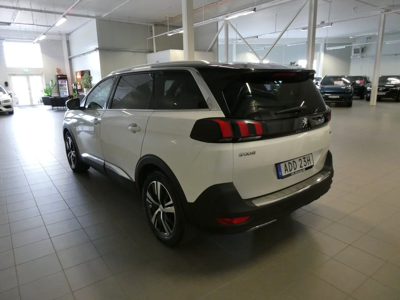 Vehicle image 5