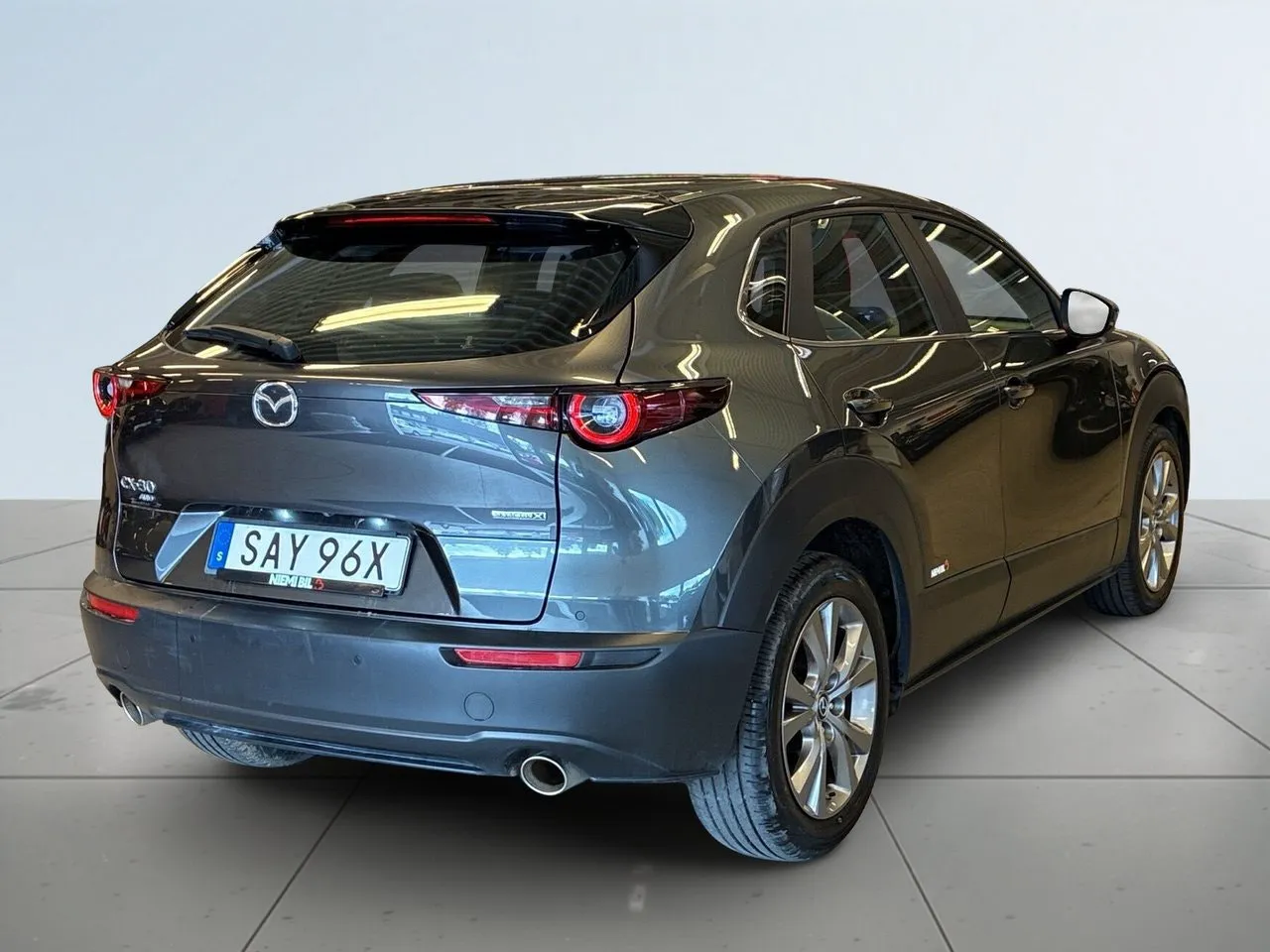 Vehicle image 5