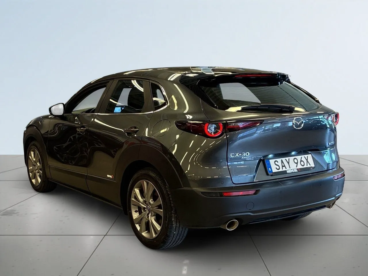 Vehicle image 4