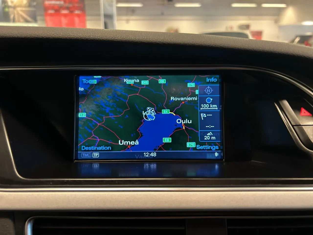 Vehicle image 16