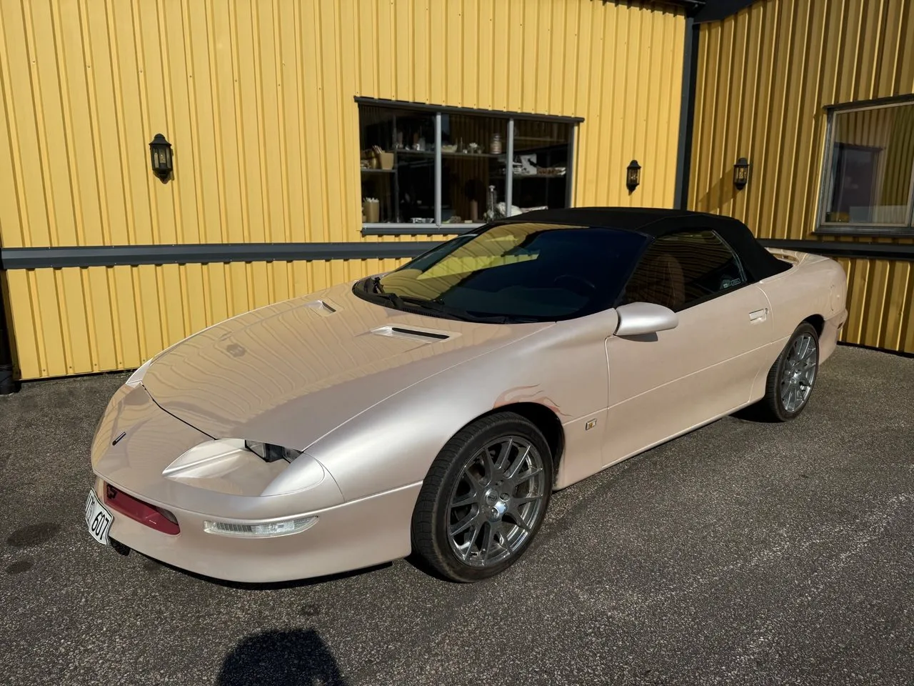 Vehicle image 18