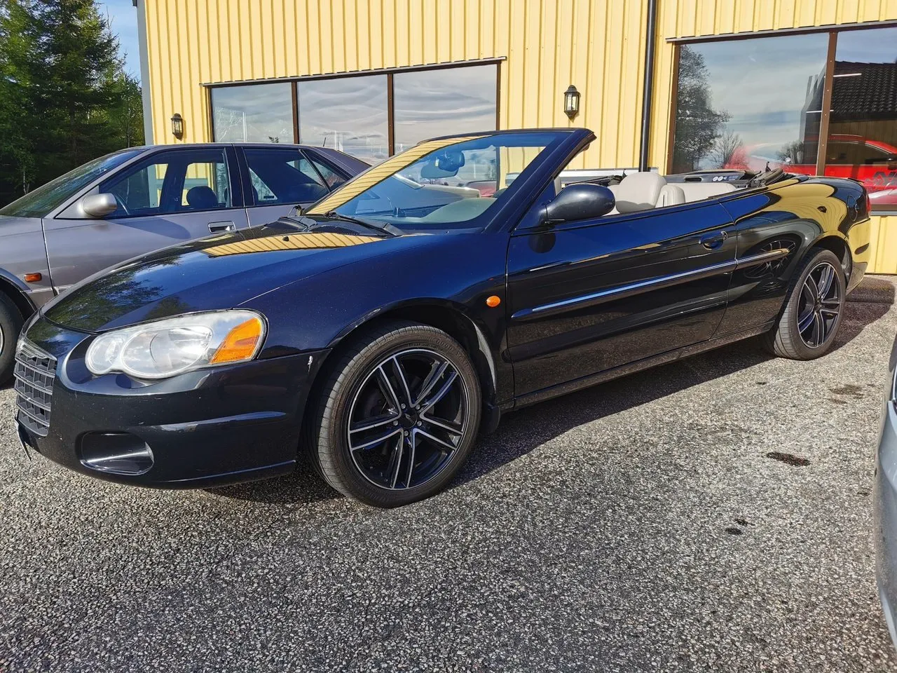 Vehicle image 14