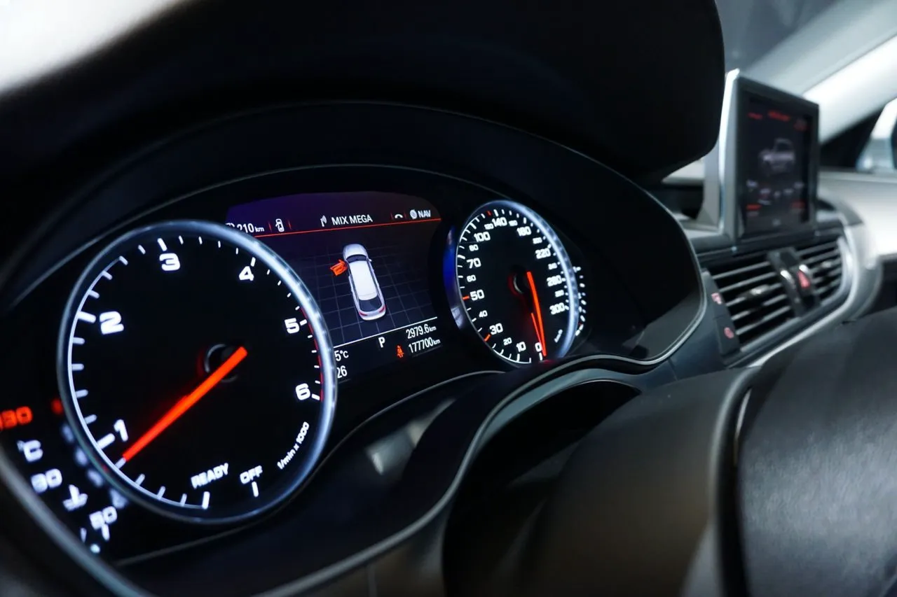 Vehicle image 12