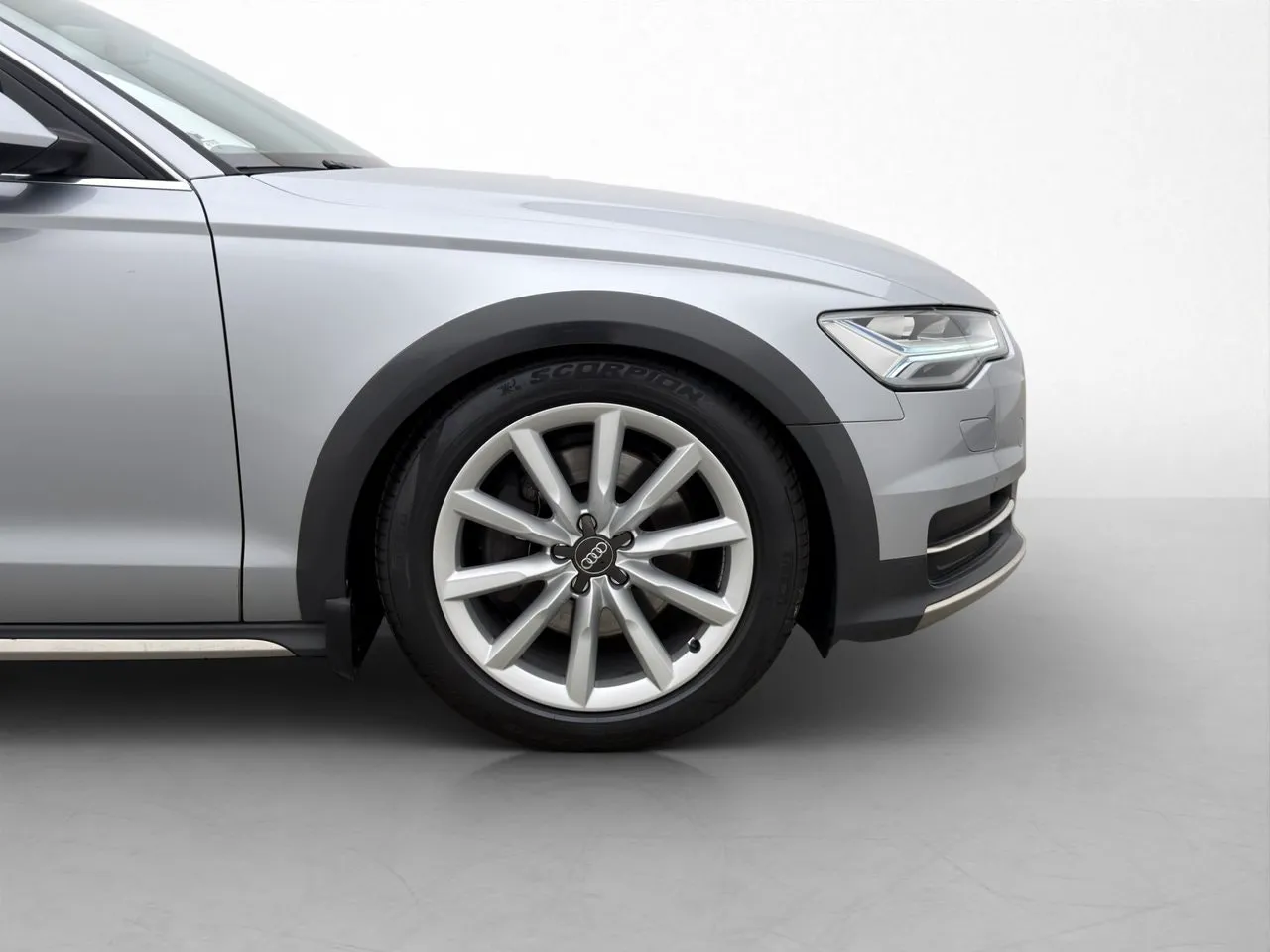 Vehicle image 30