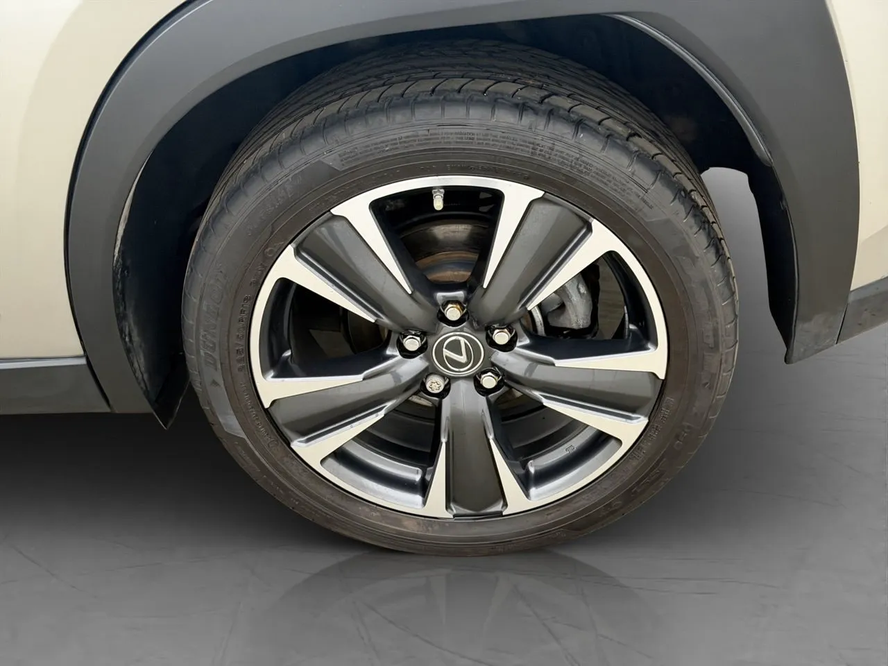 Vehicle image 24