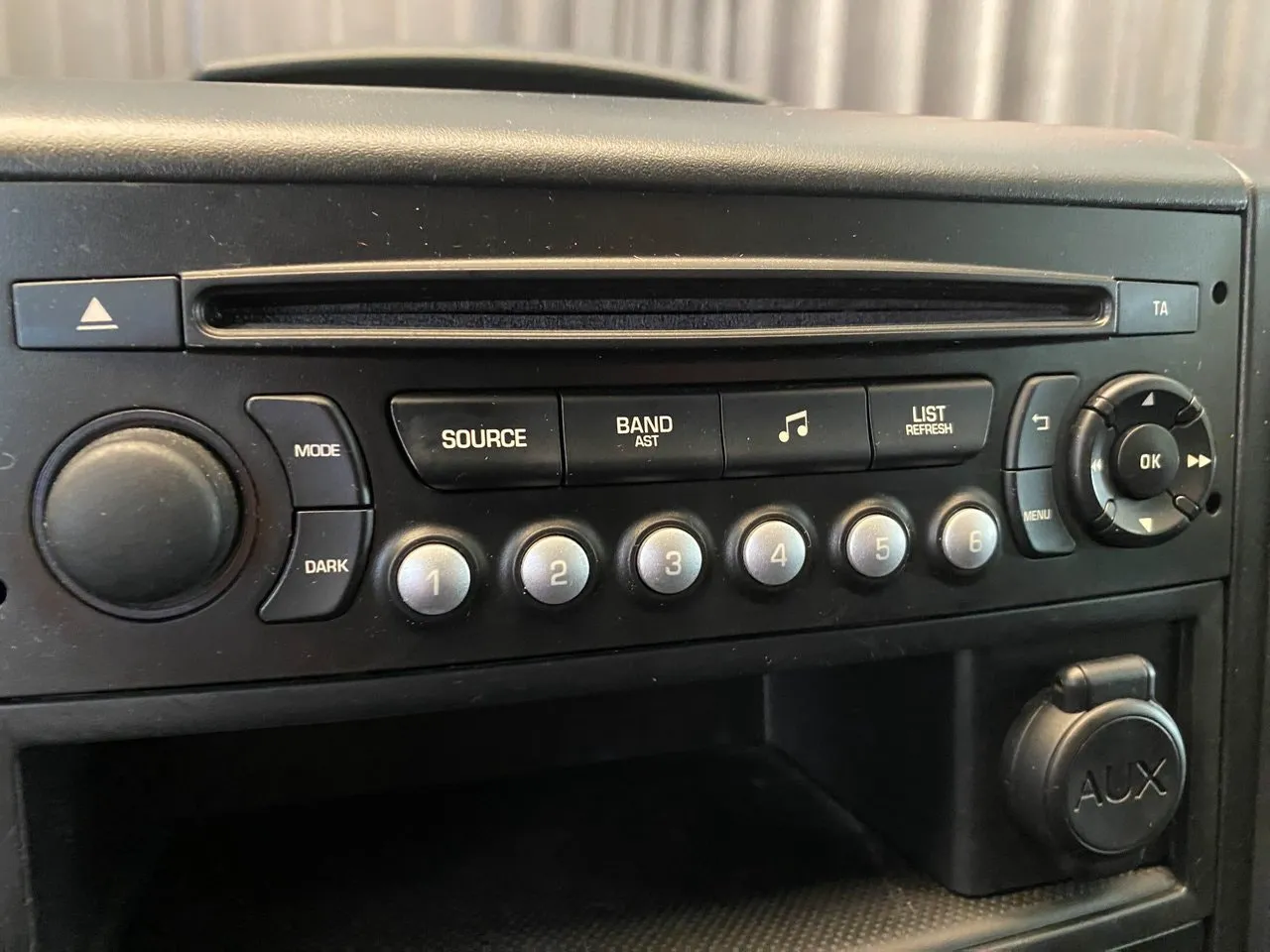 Vehicle image 32