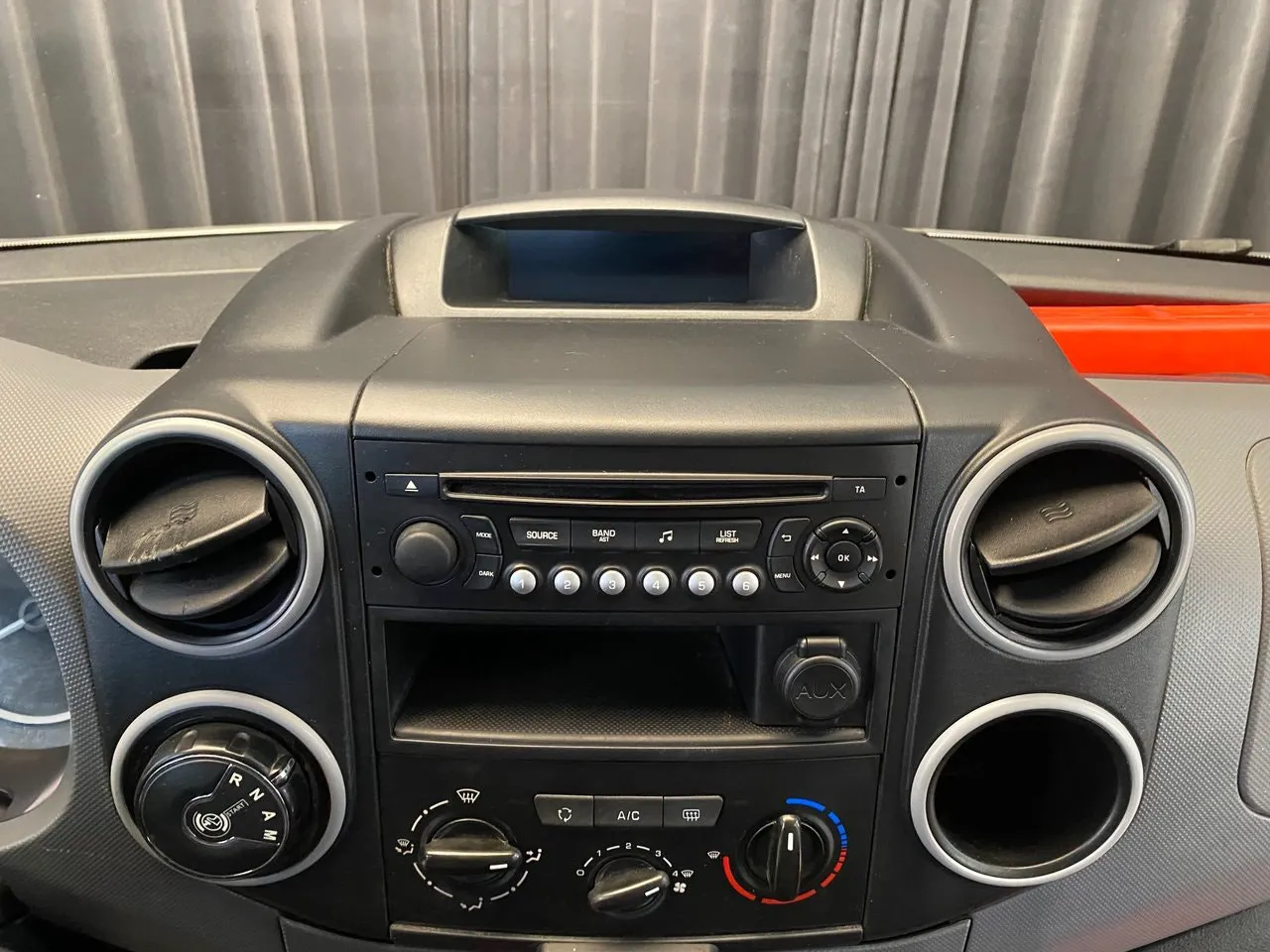 Vehicle image 22